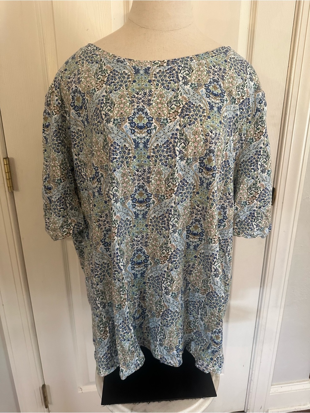Talbots Short Sleeve Floral Paisley Tee in Blue and Cream 3X petite